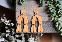 Load image into Gallery viewer, Sawyer
