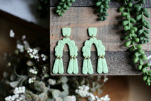 Load image into Gallery viewer, Sawyer
